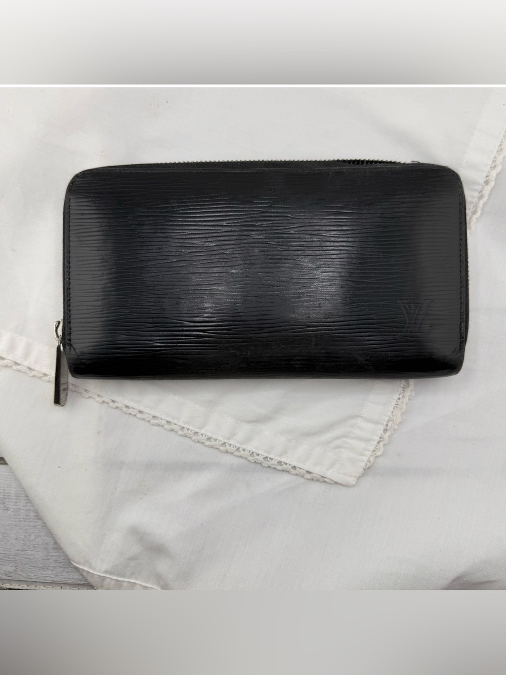 AUTHENTIC Louis Vuitton wallet. Black. - Picture 15 of 15